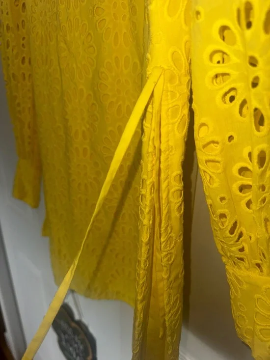 Lily Pulitzer eyelet AISHA ROMPER in calla yellow size 10 - Picture 12 of 14